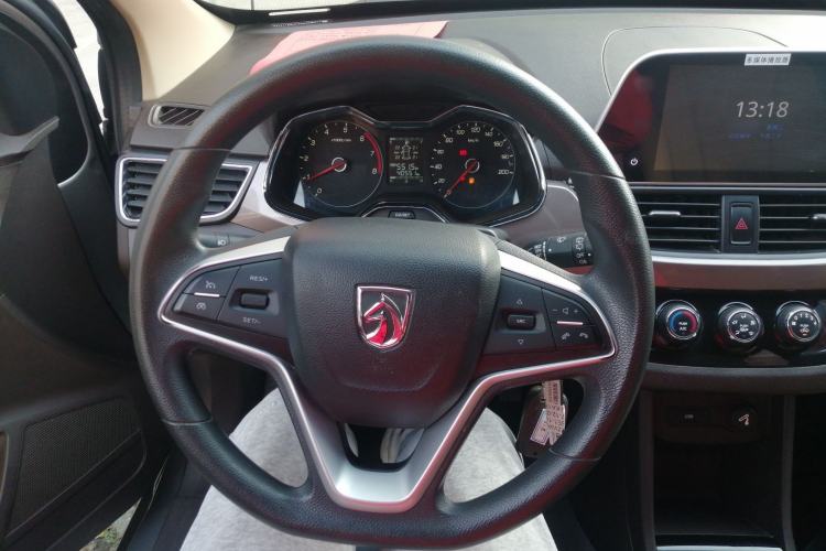 Used Baojun 310W 2017 1.5L Manual Fashion Model China V
