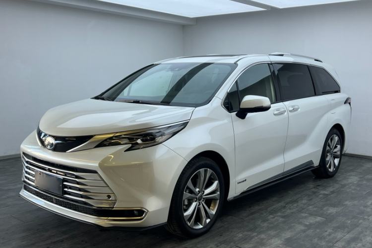 Used Toyota Sienna 2023 2.5L Hybrid Platinum Edition
