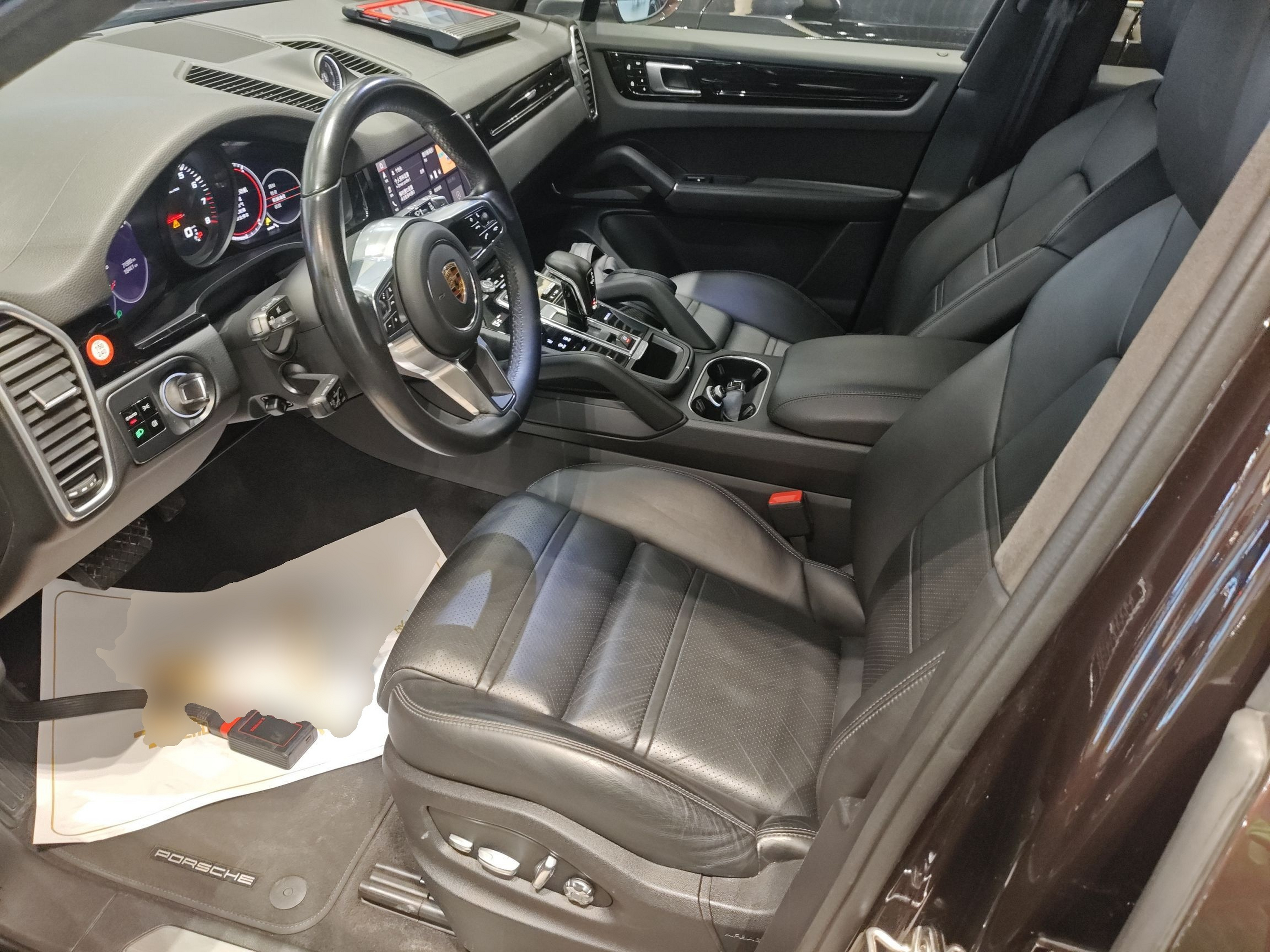 الصف الخلفي داخل السيارة