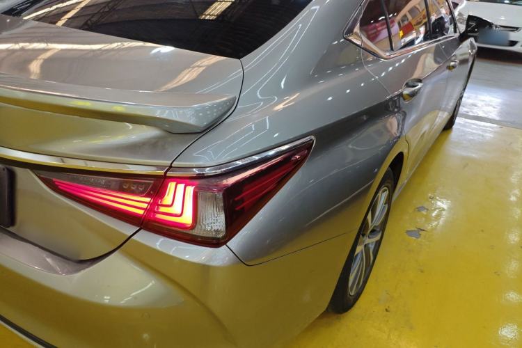 Used Lexus ES 2020 300h Premier Edition
