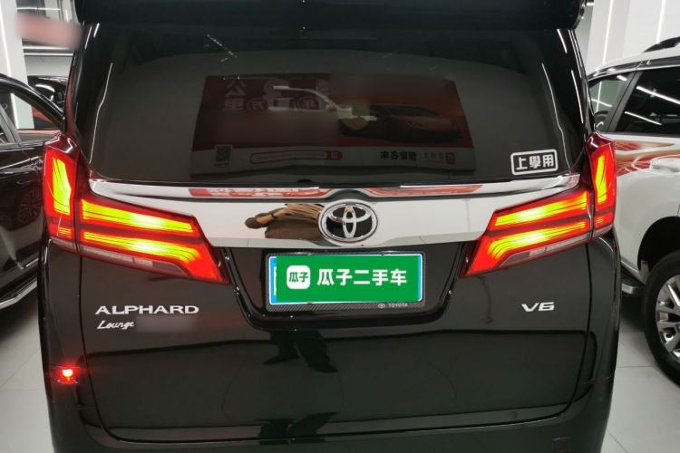 Used Toyota Alphard 2018 Revised Version 3.5L Premium Edition
