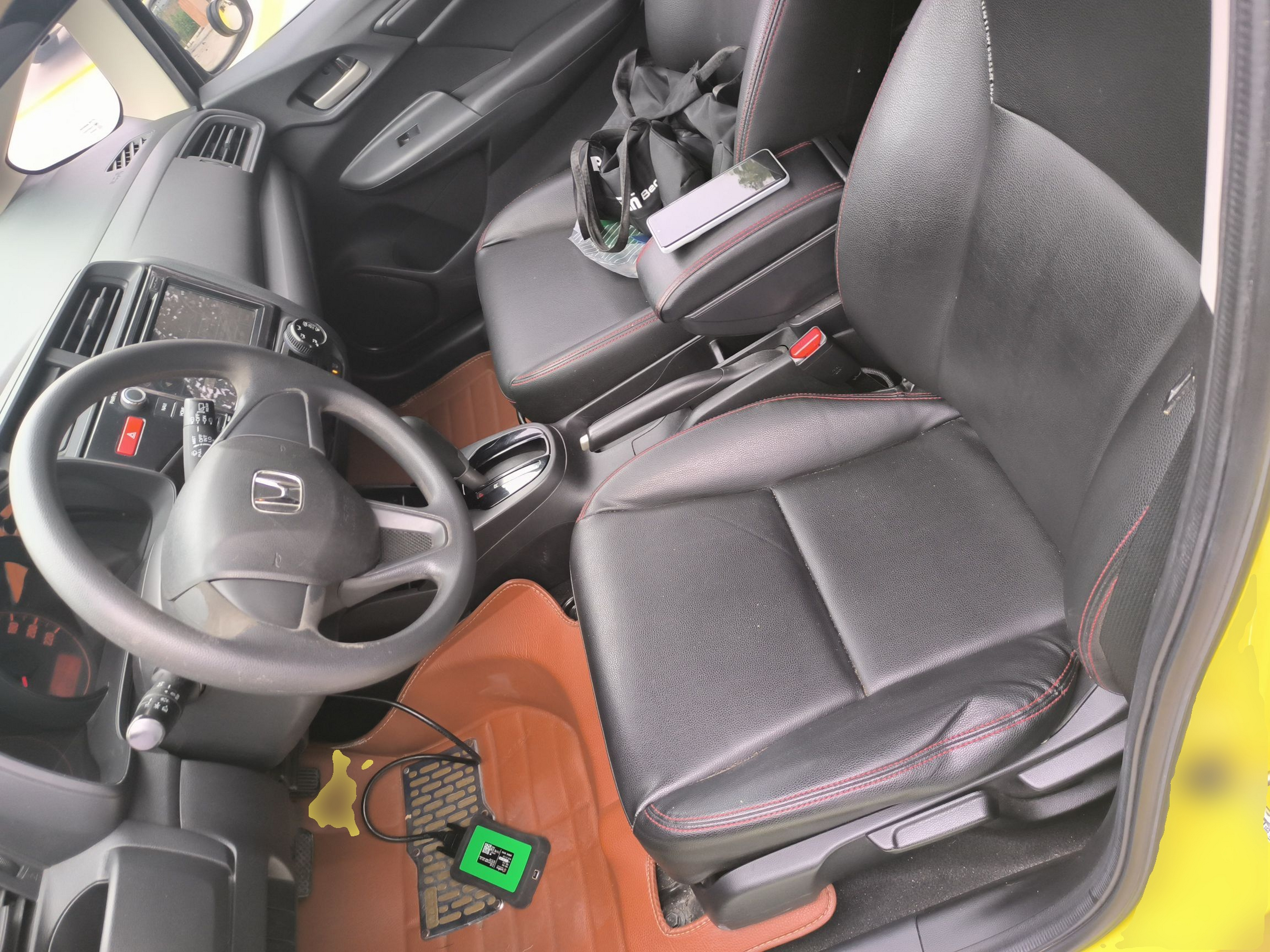 Переднее сиденье в автомобиле