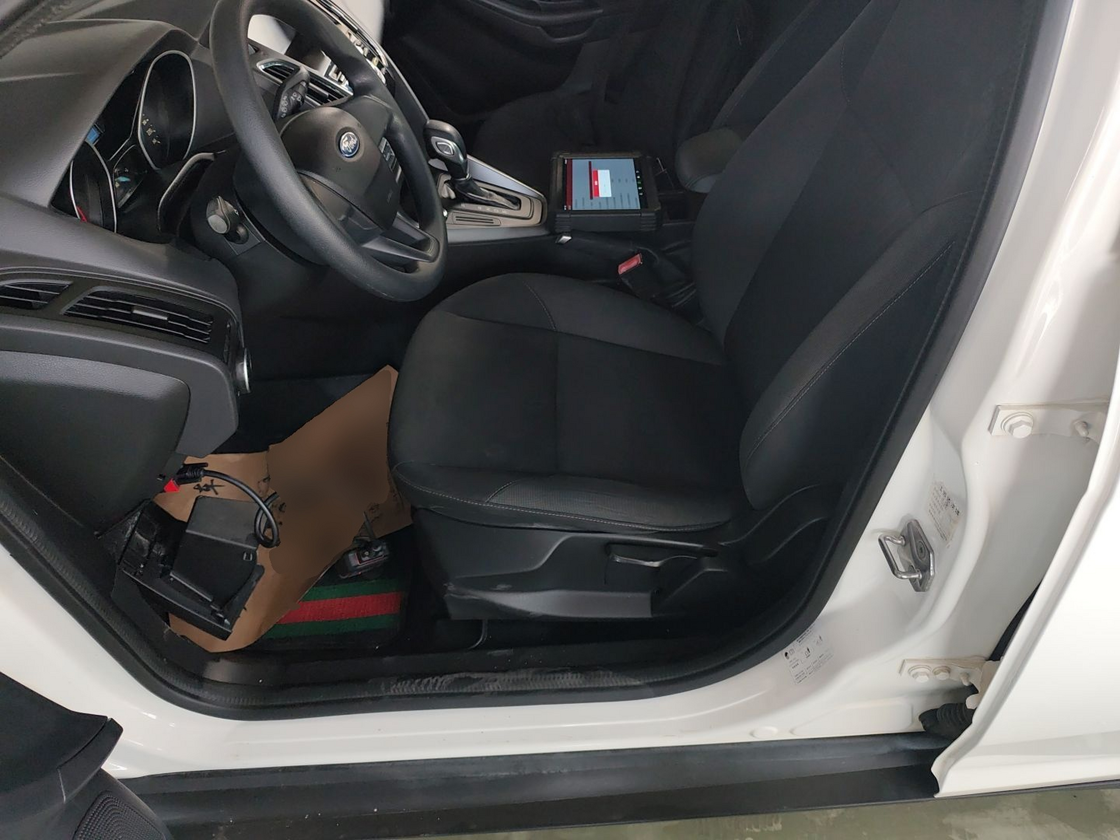 Переднее сиденье в автомобиле