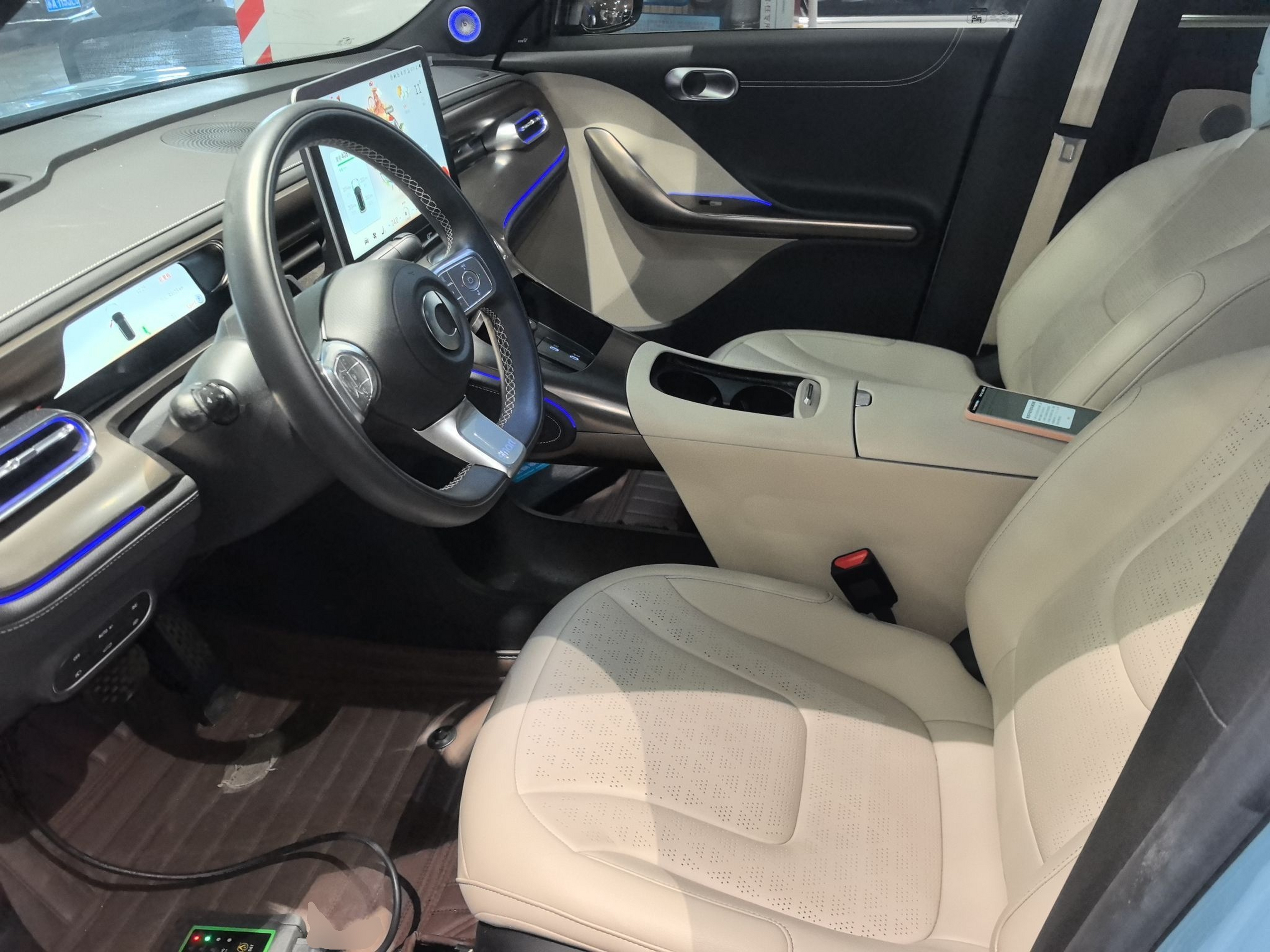 المقاعد الأمامية داخل السيارة