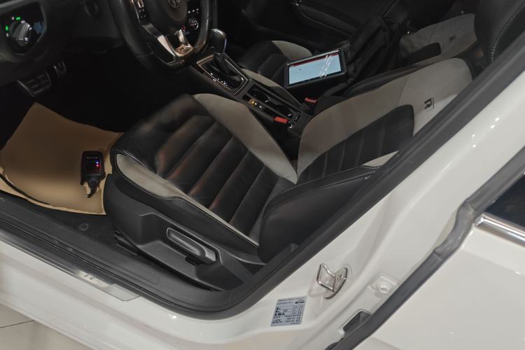 Used Volkswagen Golf 2017 280TSI Automatic R-Line Million-Vehicle Commemorative Edition
