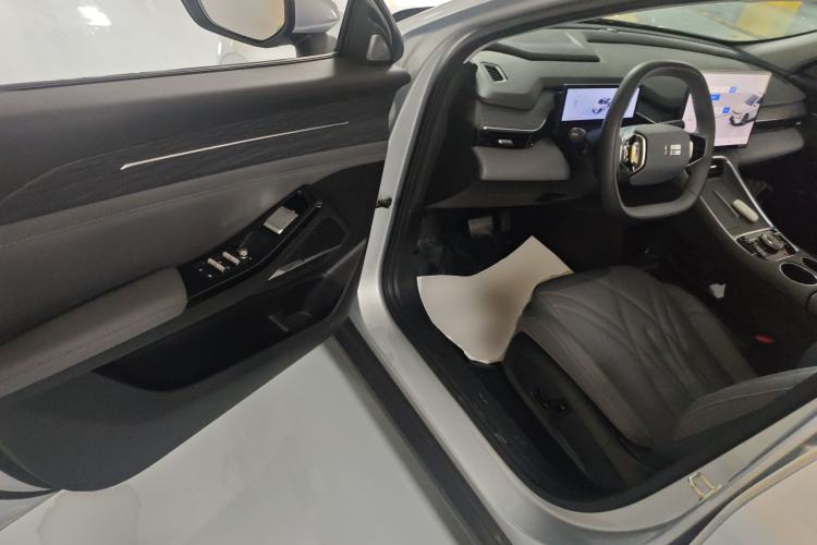 Used  L6 2025 EM-i 140km Starship Edition