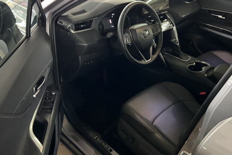 Used Toyota Venza 2023 2.0L CVT Two-Wheel Drive Luxury Edition
