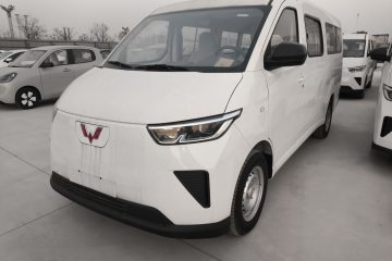 Used Wuling Yangguang 2024 300KM Comfort Version Passenger Van 75kW