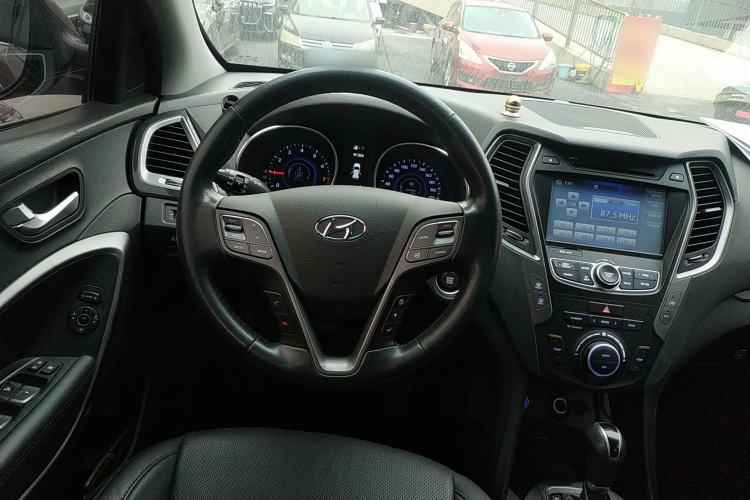 Used Hyundai Santa Fe 2015 2.4L Automatic Two-Wheel Drive Smart Version 5 Seats
