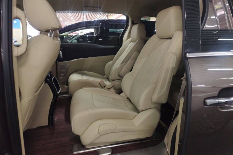 Used Buick GL8 2023 Facelifted Land Cruiser Executive Luxury Version
