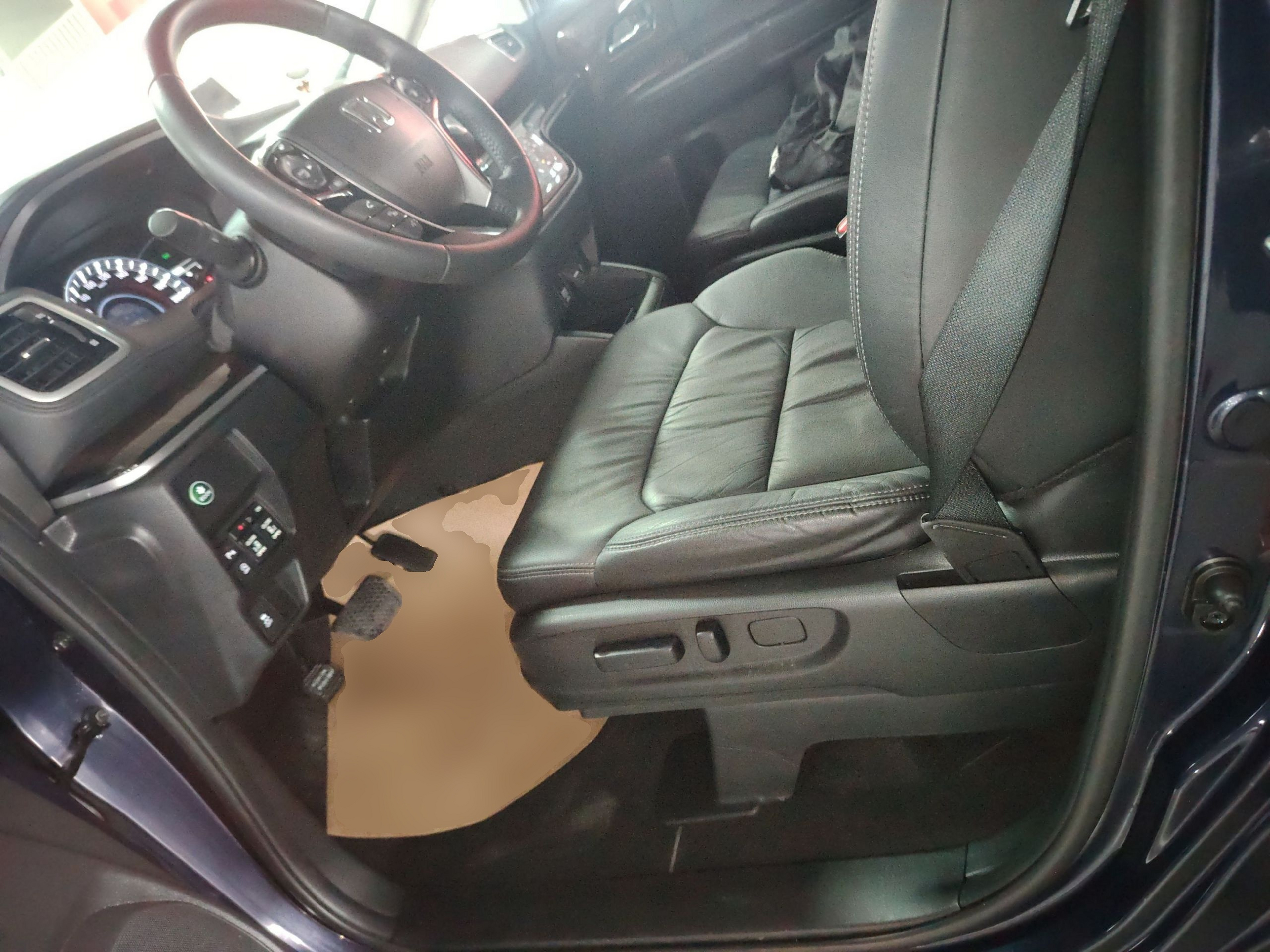 Переднее сиденье в автомобиле