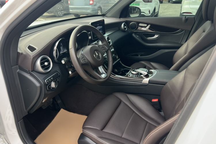 Used Mercedes-Benz GLC 2019 Facelift GLC 260 L 4MATIC Luxury Model
