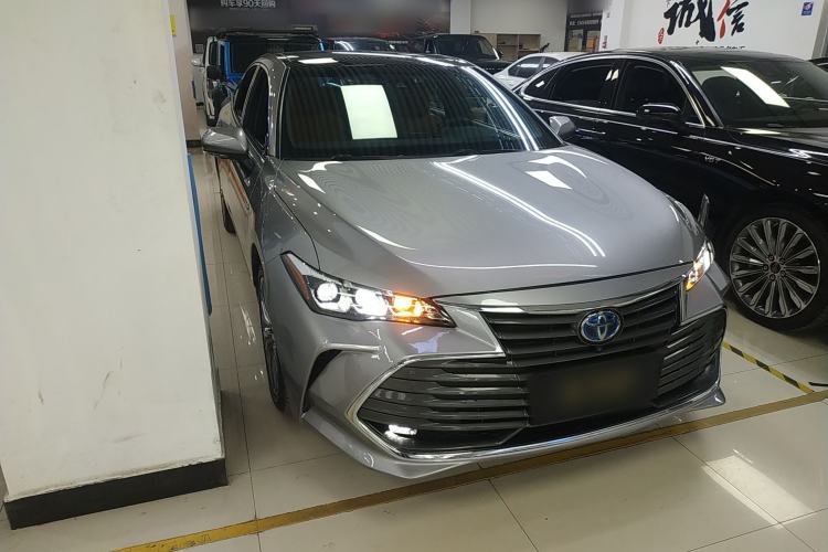 Used Toyota Avalon 2019 Dual-Engine 2.5L XLE Prestige Version China VI Standard

