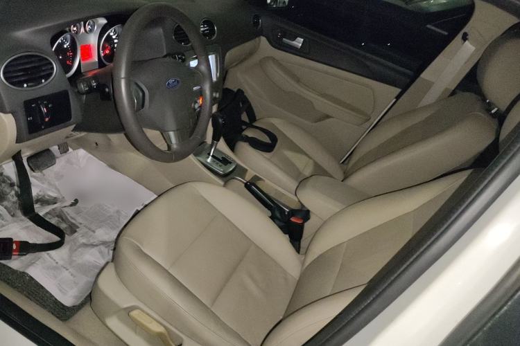 Used Ford Focus 2013 Hatchback Classic 1.8L Automatic Fashion Edition
