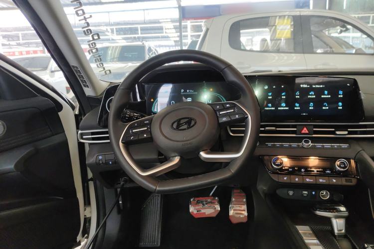 Used Hyundai Elantra 2023 1.5L CVT LUX Prestige Edition