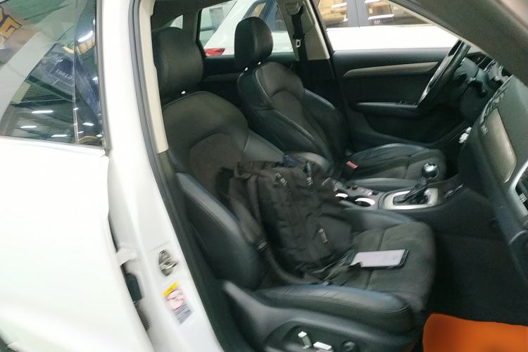 Used Audi Q3 2017 40 TFSI quattro all-wheel-drive sport model
