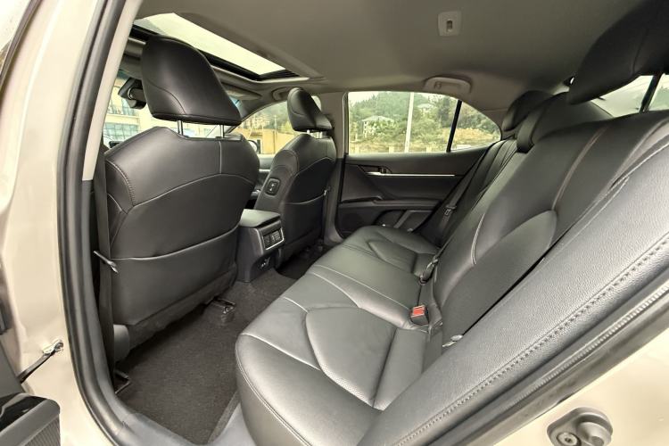 Used Toyota Camry 2021 2.0G Luxury Edition
