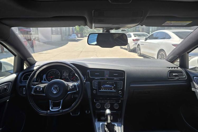 Used Volkswagen Golf 2016 1.4TSI Automatic R-Line
