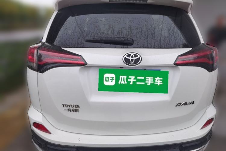Used Toyota RAV4 2016 2.0L CVT Two-Wheel Drive Fashion Edition China V Standard
