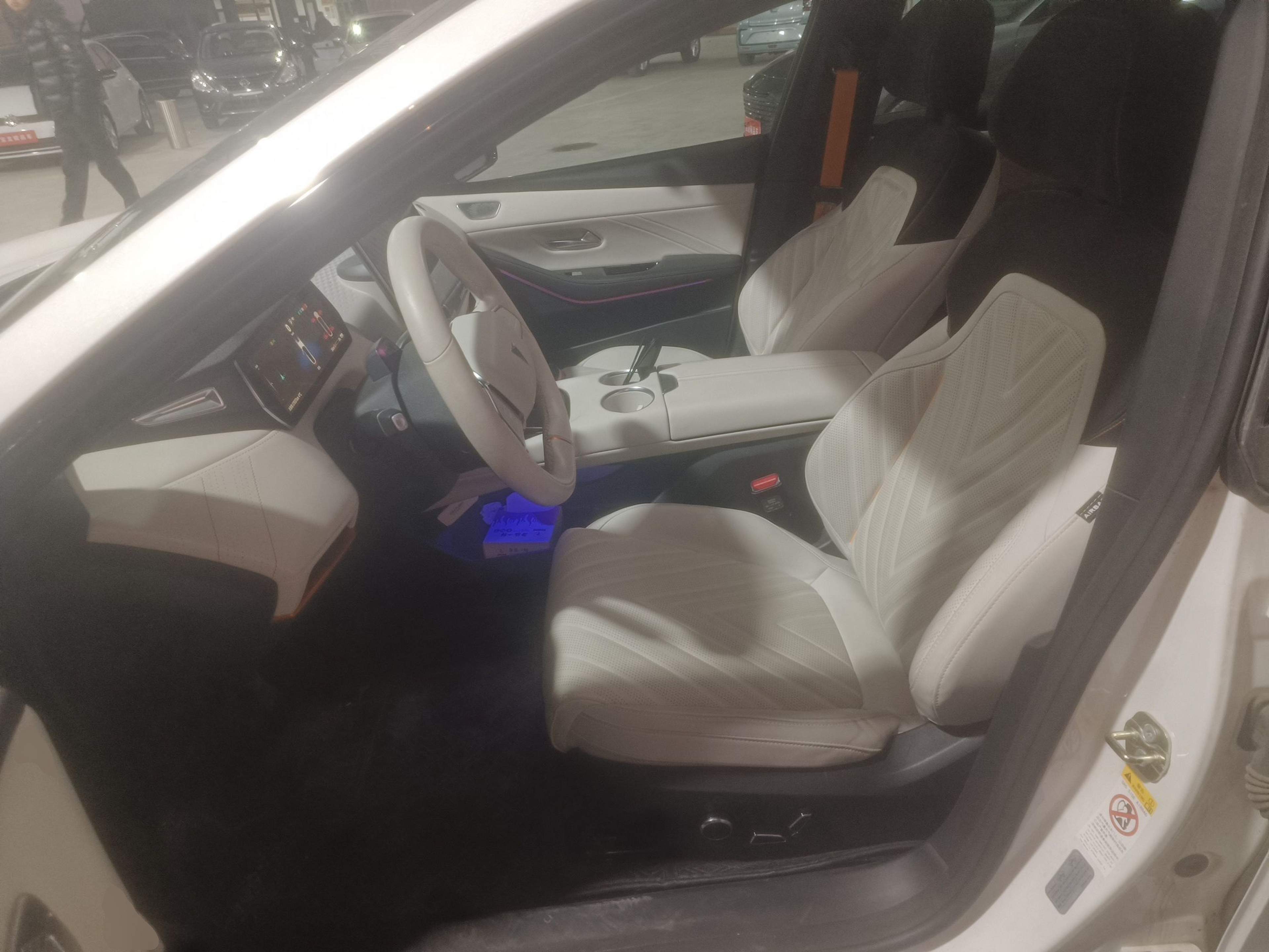 Переднее сиденье в автомобиле