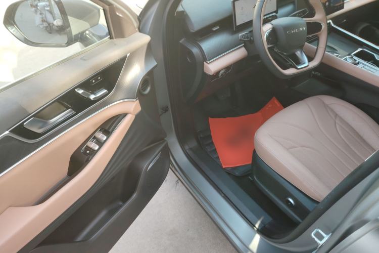 Used Chery Tiggo 8 L 2024 2.0T Two-Wheel Drive Prestige Version 5 Seats
