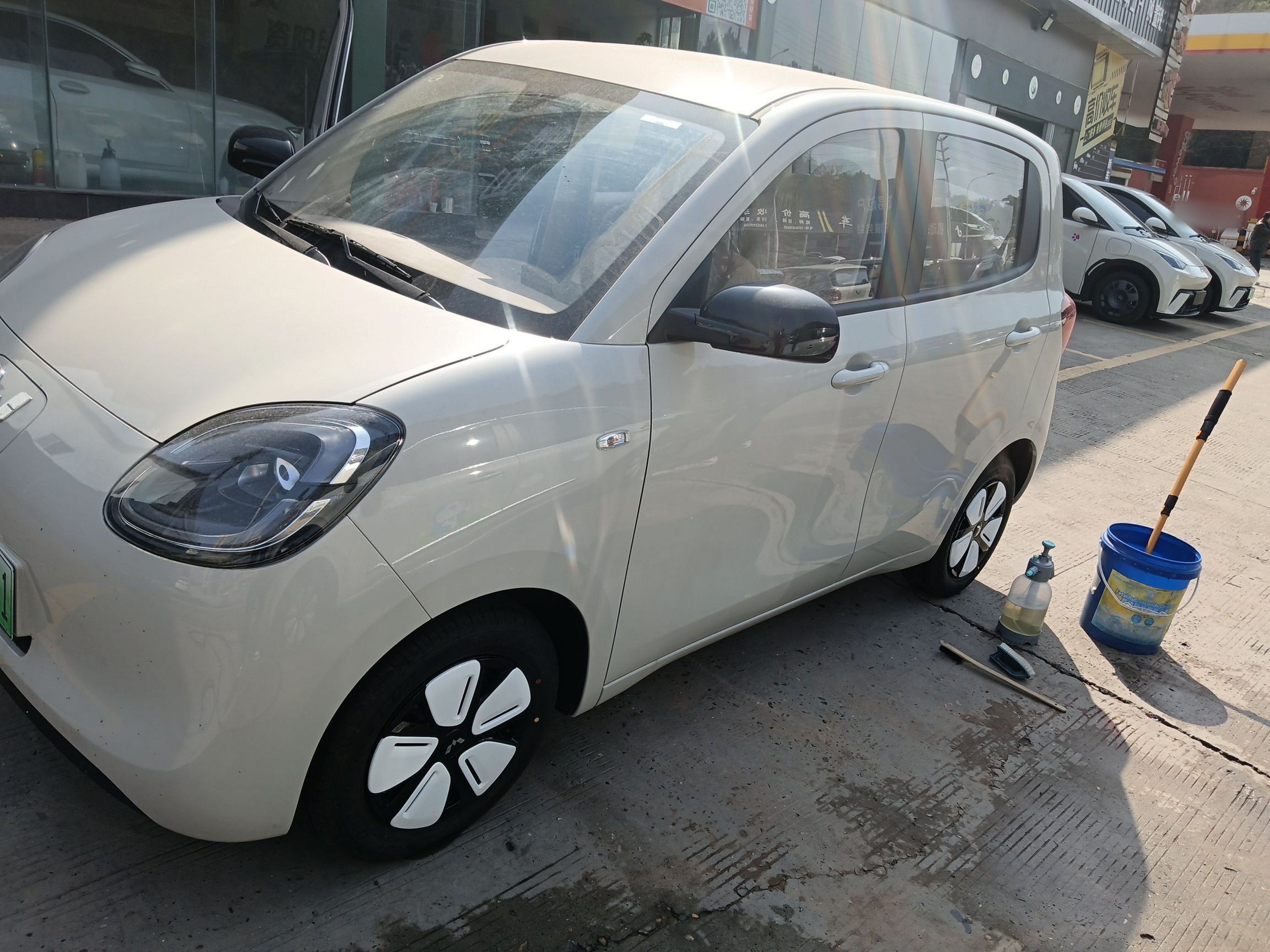 Под передней частью автомобиля