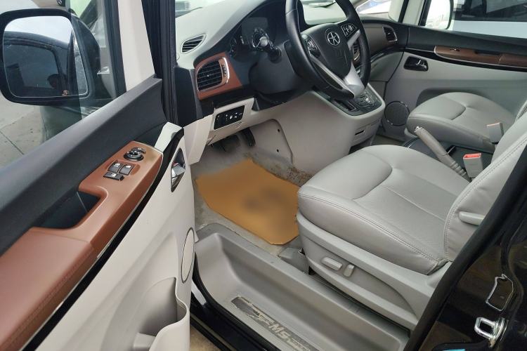 Used  Refine M5 2017 2.0T Gasoline Automatic Prestige Edition
