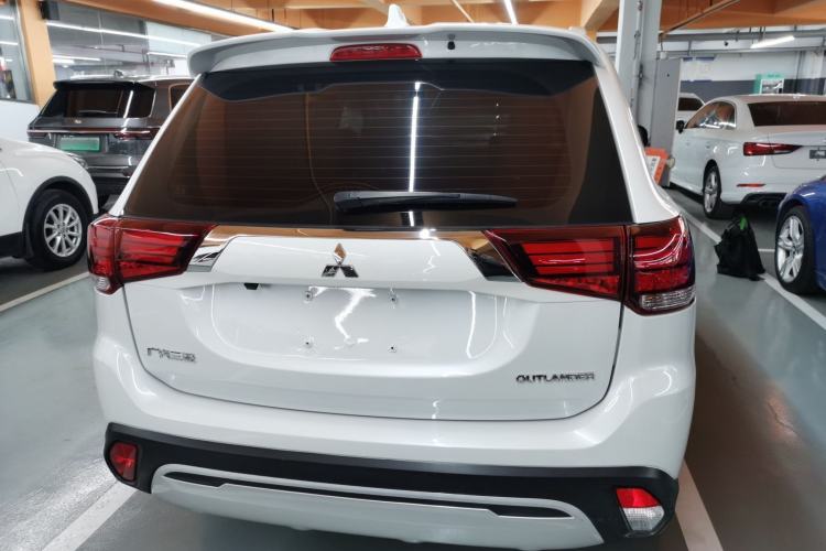 Used Mitsubishi Outlander 2019 2.0L Two-Wheel Drive Comfort Edition 5 Seats China VI Standard
