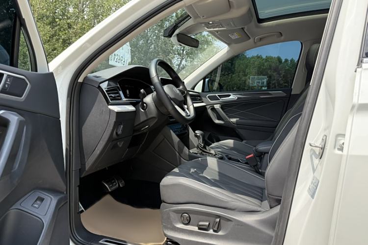 Used Volkswagen Tiguan L 2023 Facelifted 380TSI Automatic All-Wheel Drive R-Line Plus Version 7-Seater
