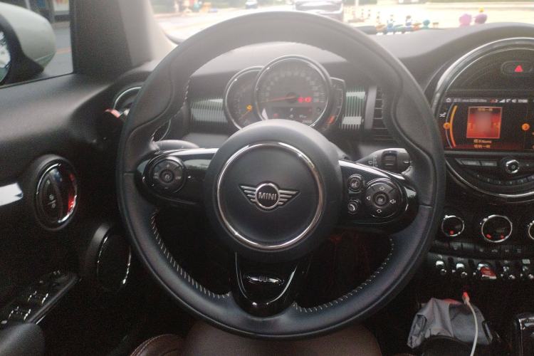 Used  MINI 2019 1.5T COOPER 60th Anniversary Edition Five-Door Version
