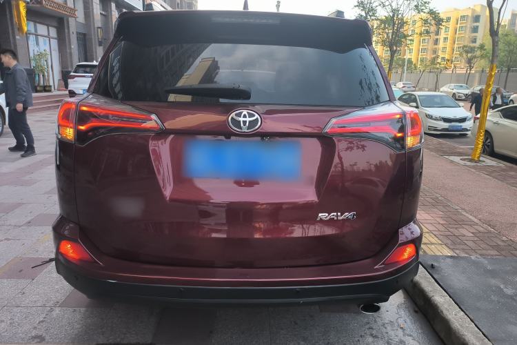 Used Toyota RAV4 2016 2.0L CVT Two-Wheel Drive Fashion Edition China V Standard
