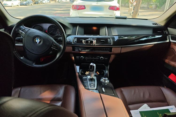 Used BMW 5 Series 2014 520Li Elegant Model
