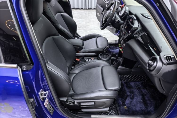 Used  MINI 2019 1.5T COOPER Classic Edition Five-Door Version
