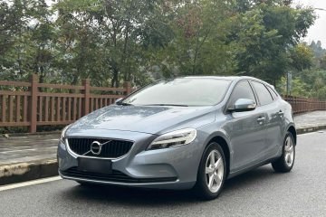 Used Volvo V40 2018 T3 Smart Edition