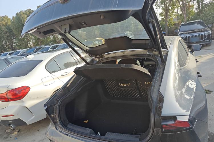 Used Changan UNI-V 2022 1.5T Smart Navigation Version
