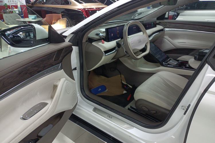 Used  L7 2022 Dynamic Model
