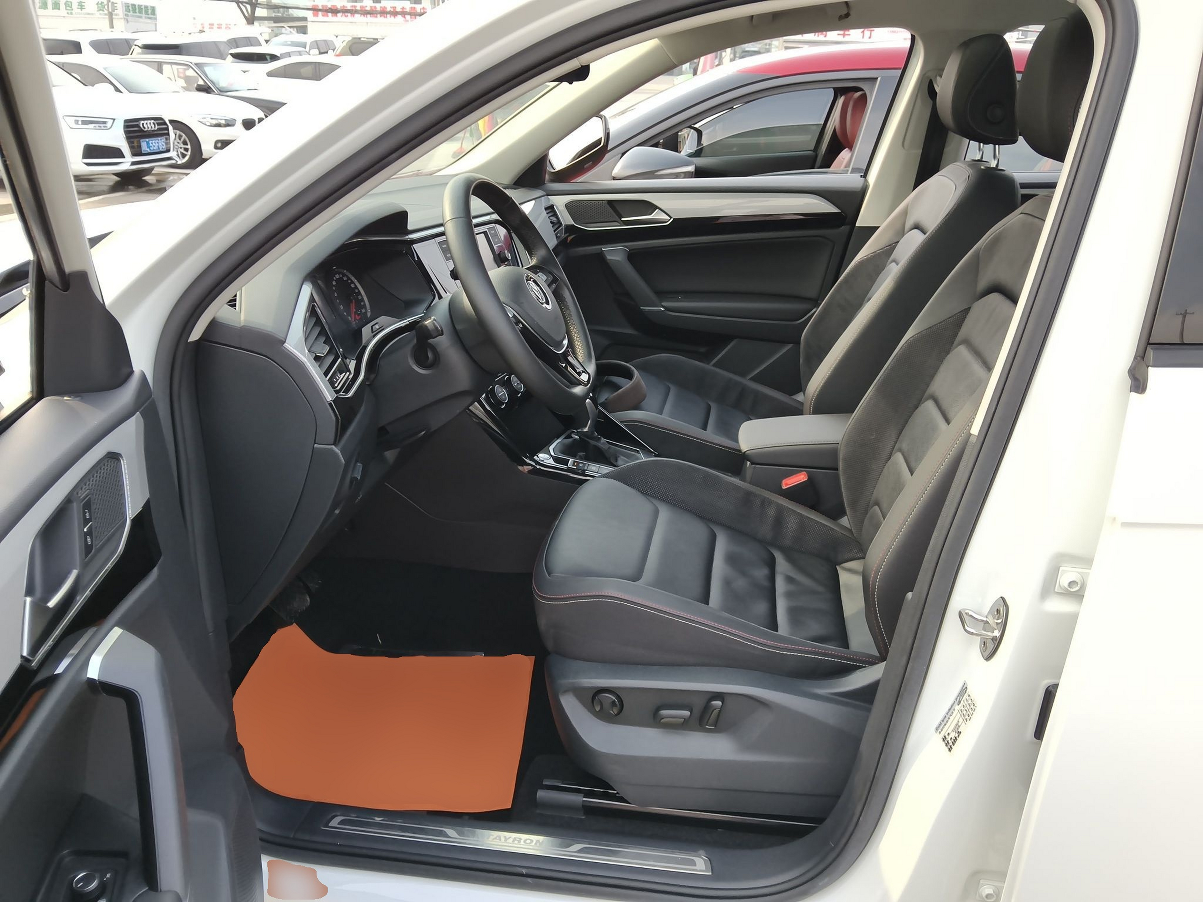 Переднее сиденье в автомобиле