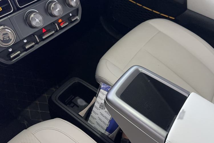 Used  V23 2025 401 Two-Wheel Drive Intelligent Driving Version
