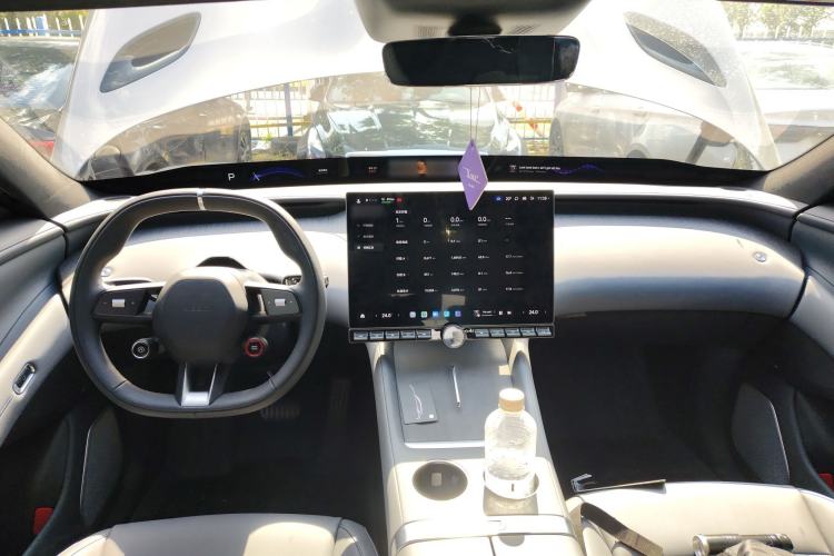 Used  YU7 2025 Ultra-Long Range High-Performance All-Wheel-Drive Max Edition
