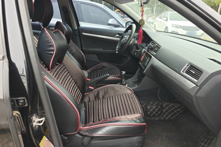 Used Volkswagen Lavida 2017 1.6L Manual Fashion Edition
