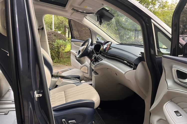 Used Roewe iMAX8 2021 400TGI Supreme Series Ultimate Edition
