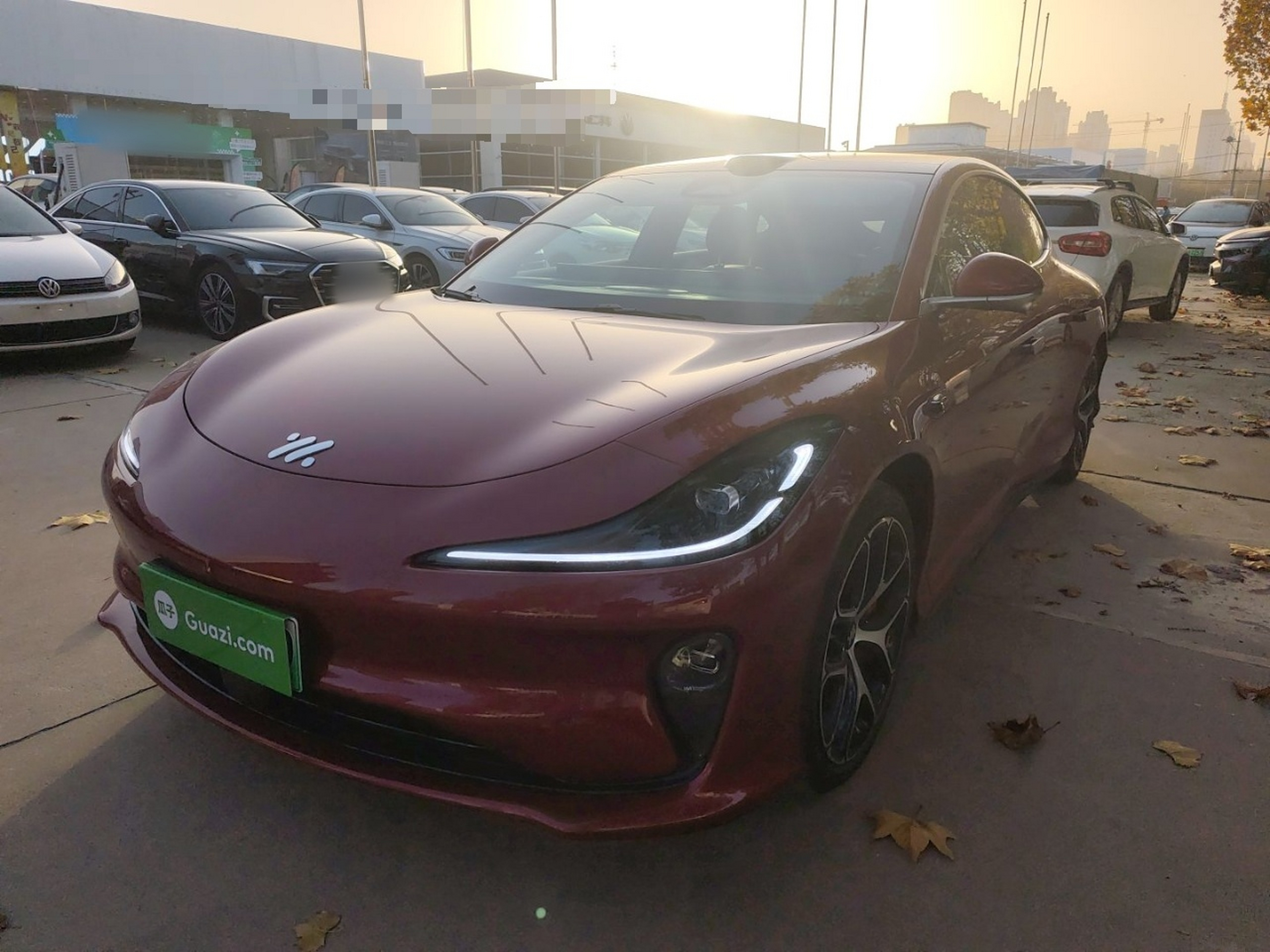 Под передней частью автомобиля