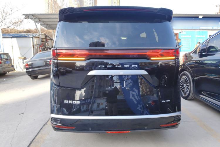 Used Denza D9 2022 EV 600 Four-Wheel Drive Flagship Model
