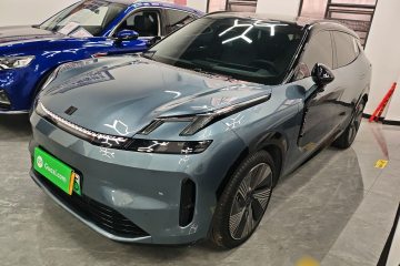 Used Lynk & Co 08 EM-P 2025 220 km All-Wheel-Drive Performance Halo