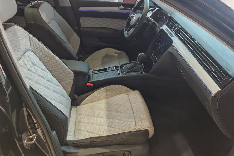 Used Volkswagen Magotan 2025 Revised Version 2 Zhongxiang Edition 330TSI DSG Luxury Trim