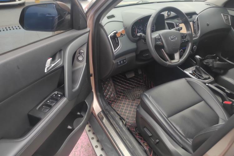 Used Hyundai ix25 2015 1.6L Automatic Two-Wheel-Drive Deluxe DLX Model
