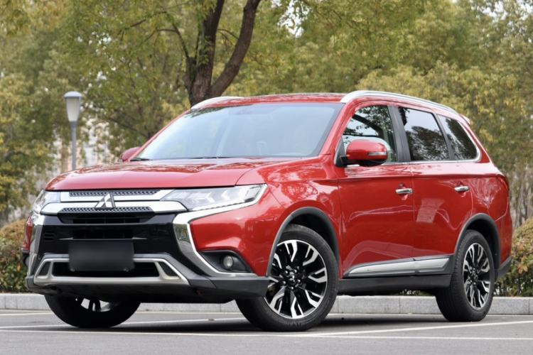 Used Mitsubishi Outlander 2019 2.4L 4x4 Zhi Xiang Edition 7 Seats China V Emission Standard
