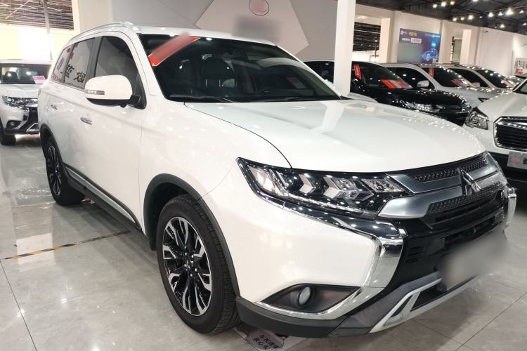 Used Mitsubishi Outlander 2019 2.4L 4x4 Zhi Xiang Edition 5 Seats China VI Standard
