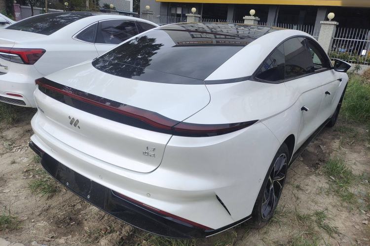 Used  L7 2022 Dynamic Model
