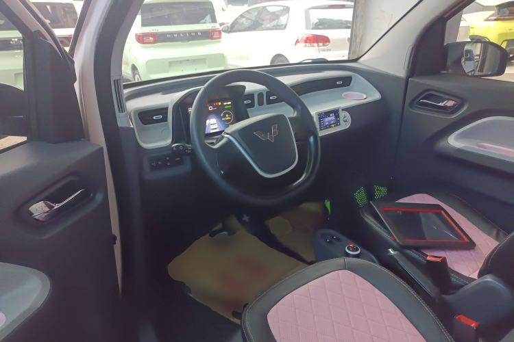 Used Wuling Hongguang MINIEV 2021 Macaron Sandwich Model 170 km Lithium Iron Phosphate
